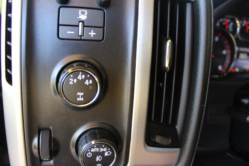 GMC Sierra 2500HD SLT Crew Cab 4WD 2015 GMC Sierra 2500HD SLT Crew Cab 4WD 2015