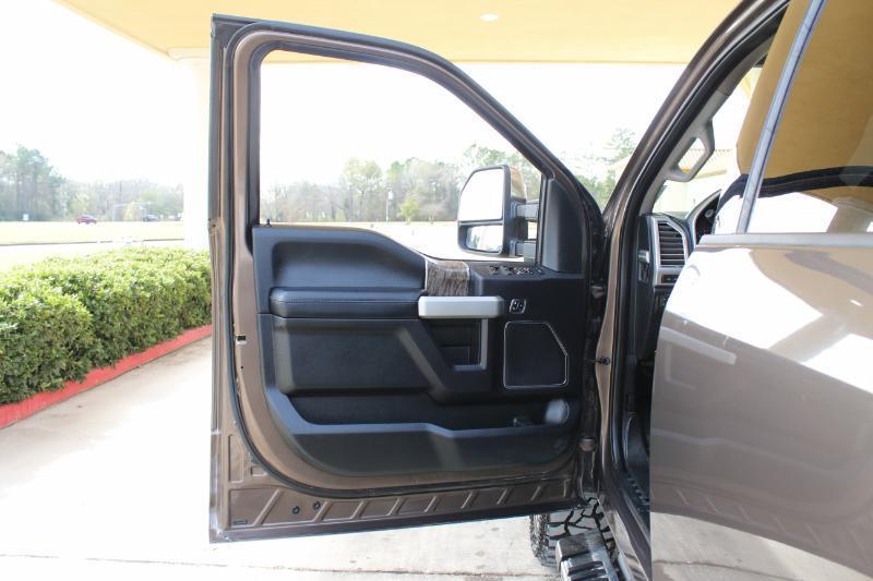 Ford F-250 SD Lariat Crew Cab 4WD 2017