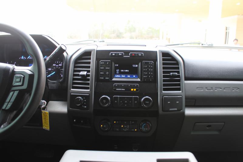 Ford F-350 SD XL Crew Cab Long Bed DRW 4WD 2019