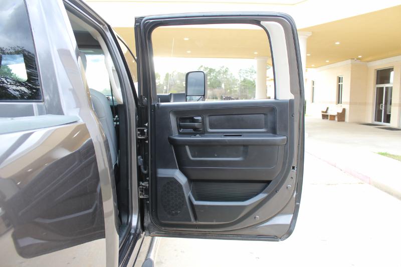 RAM 2500 Tradesman Crew Cab SWB 4WD 2016