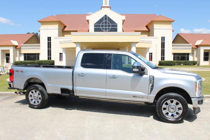 Ford F-250 SD Lariat Crew Cab Long Bed 4WD 2023