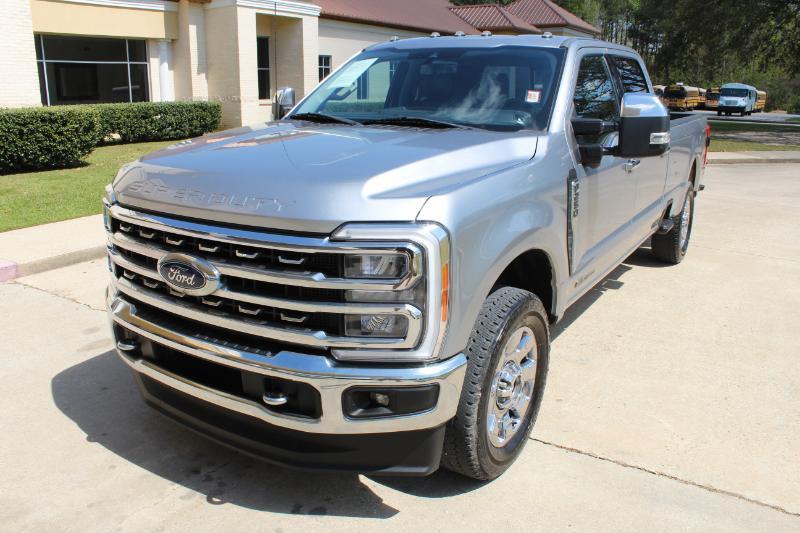 Ford F-250 SD Lariat Crew Cab Long Bed 4WD 2023