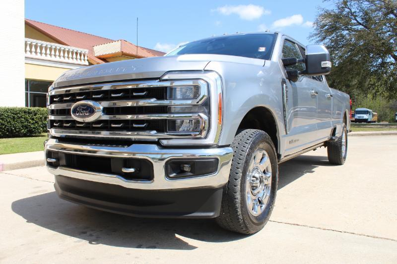 Ford F-250 SD Lariat Crew Cab Long Bed 4WD 2023