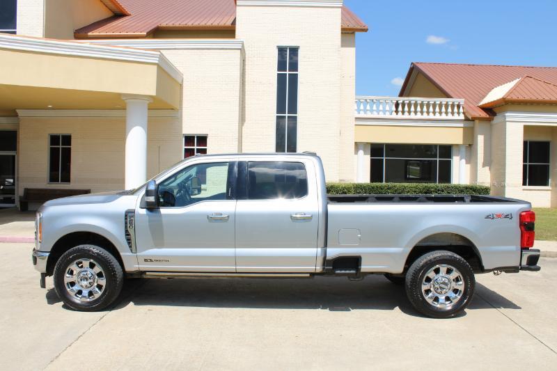 Ford F-250 SD Lariat Crew Cab Long Bed 4WD 2023