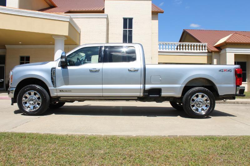 Ford F-250 SD Lariat Crew Cab Long Bed 4WD 2023