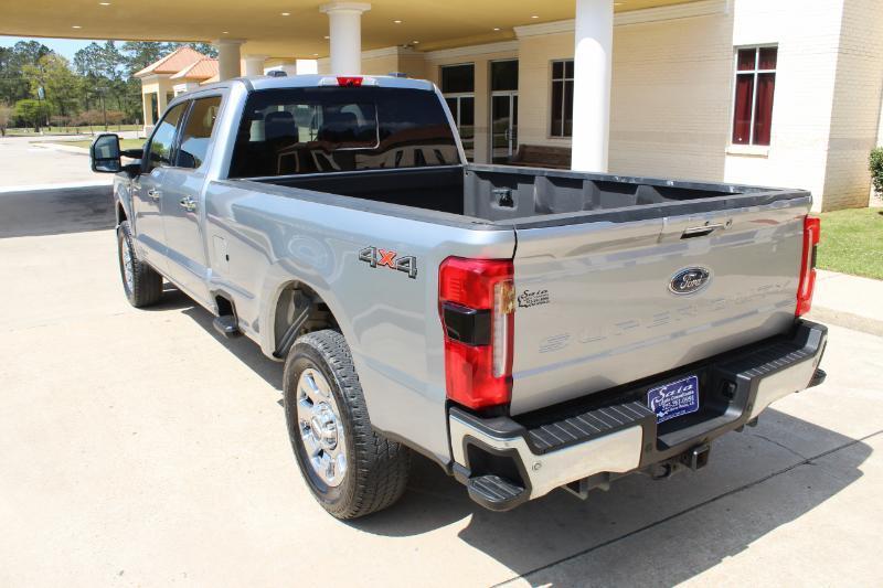 Ford F-250 SD Lariat Crew Cab Long Bed 4WD 2023