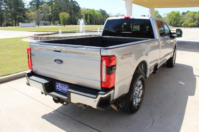 Ford F-250 SD Lariat Crew Cab Long Bed 4WD 2023