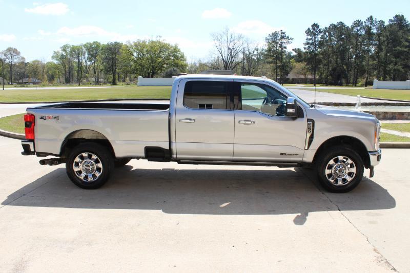 Ford F-250 SD Lariat Crew Cab Long Bed 4WD 2023