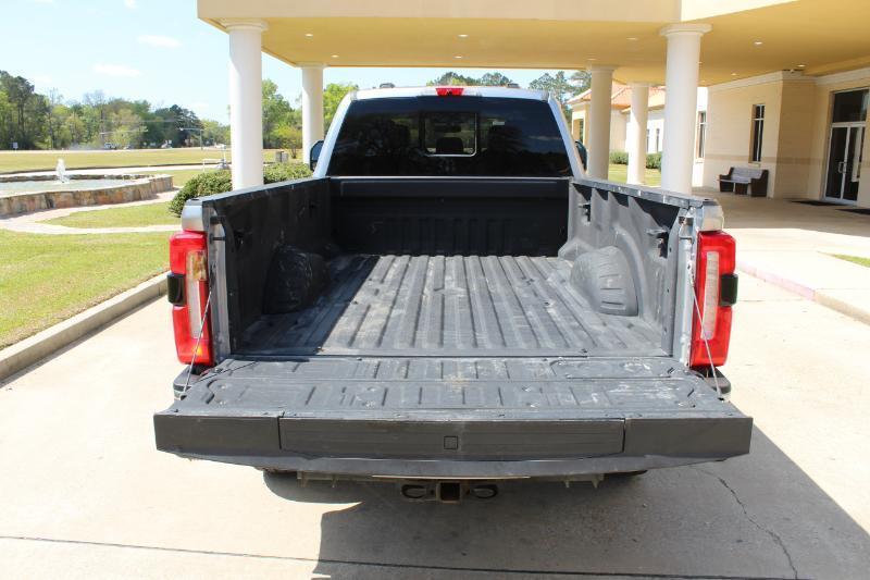 Ford F-250 SD Lariat Crew Cab Long Bed 4WD 2023