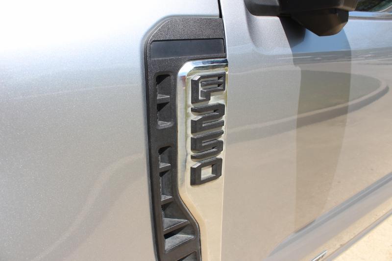 Ford F-250 SD Lariat Crew Cab Long Bed 4WD 2023