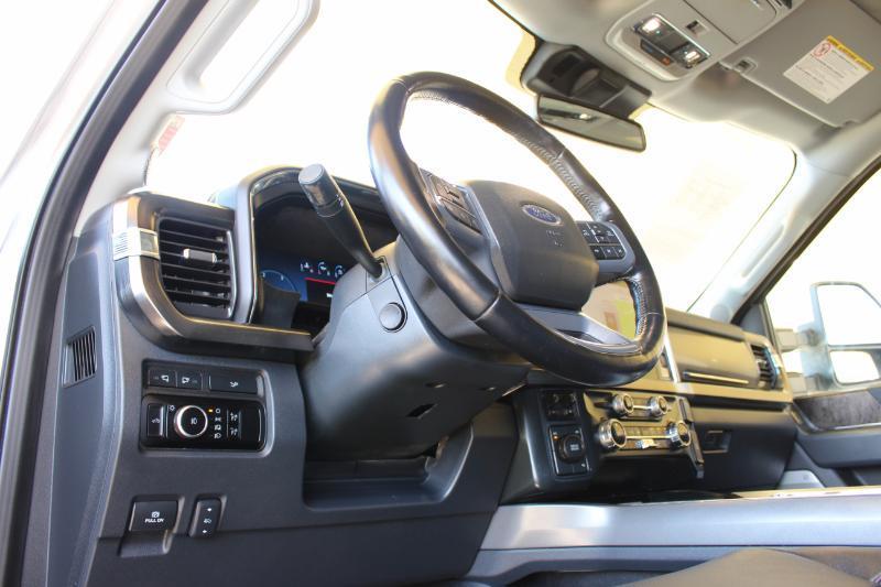 Ford F-250 SD Lariat Crew Cab Long Bed 4WD 2023