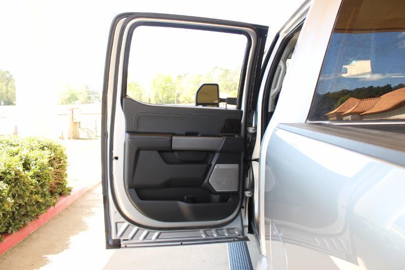 Ford F-250 SD Lariat Crew Cab Long Bed 4WD 2023