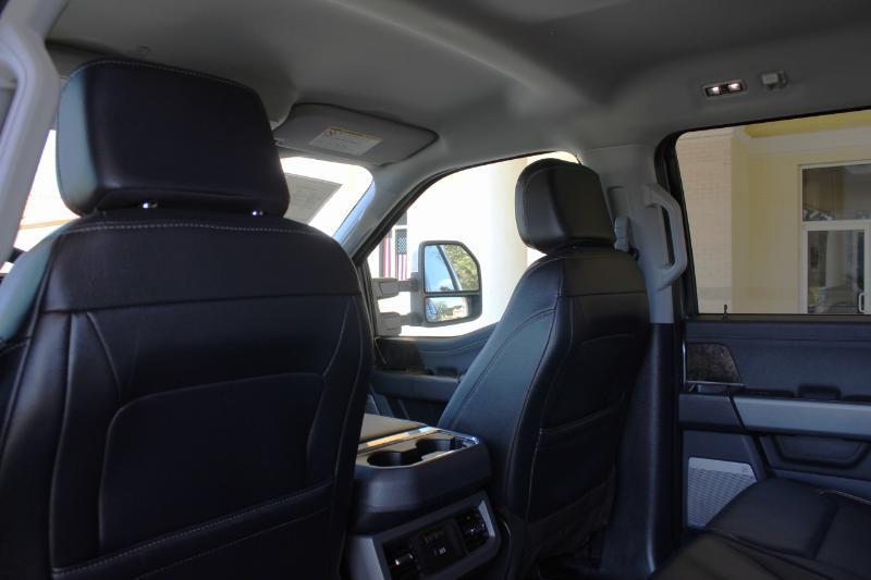 Ford F-250 SD Lariat Crew Cab Long Bed 4WD 2023