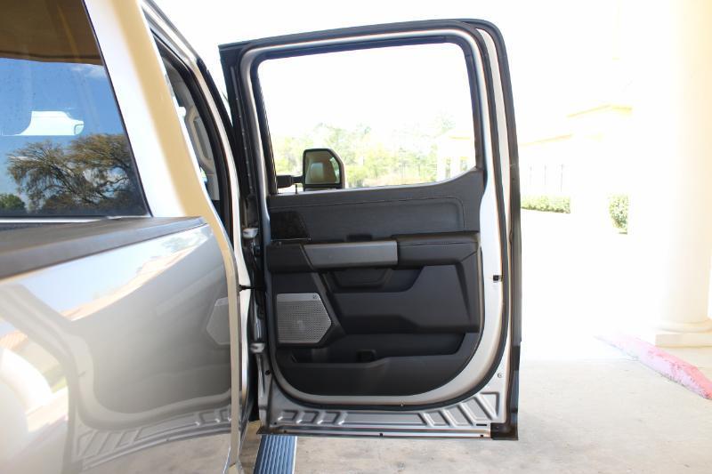 Ford F-250 SD Lariat Crew Cab Long Bed 4WD 2023