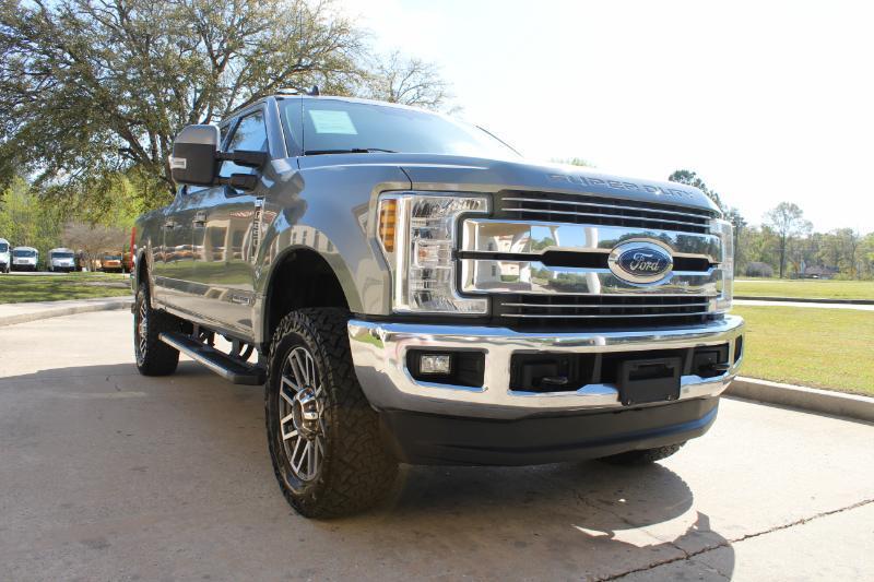 Ford F-250 SD Lariat Crew Cab 4WD 2019