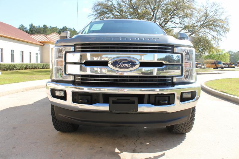 Ford F-250 SD Lariat Crew Cab 4WD 2019