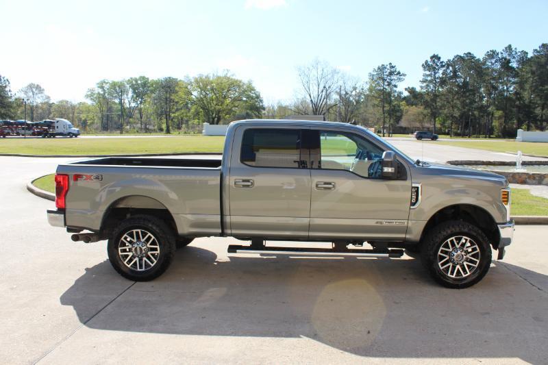 Ford F-250 SD Lariat Crew Cab 4WD 2019