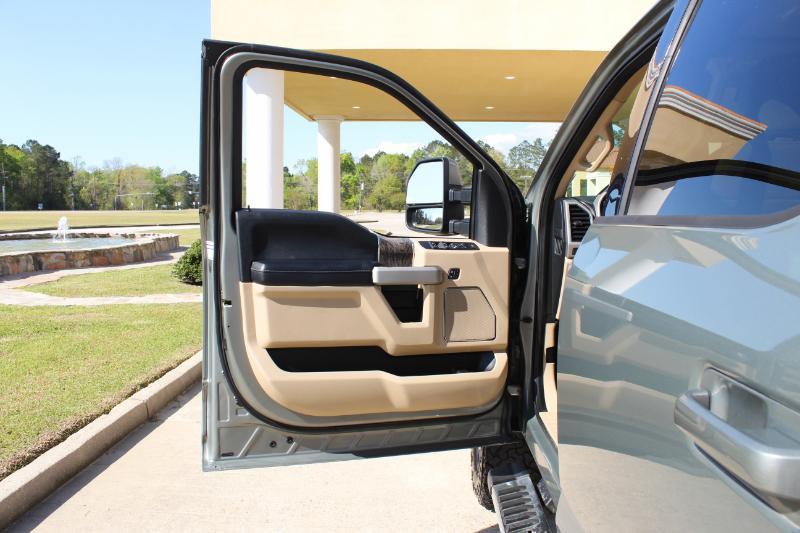 Ford F-250 SD Lariat Crew Cab 4WD 2019