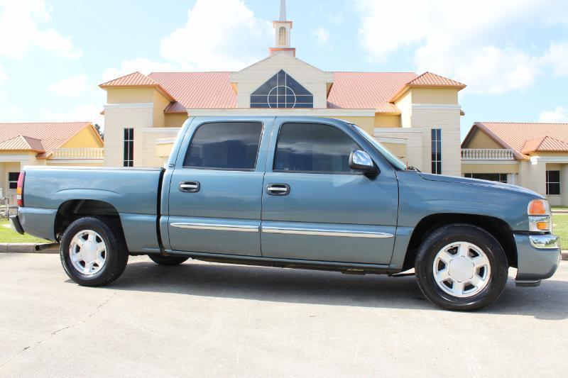 View vehicle photo 3