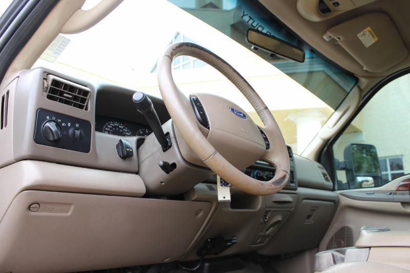 Ford F-250 SD XLT Crew Cab 4WD 2004