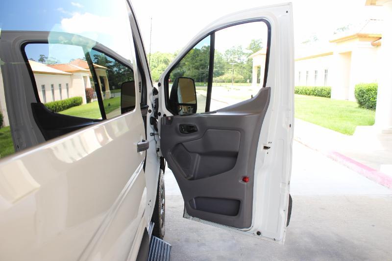 Ford Transit 350 Wagon Low Roof XL w/Sliding Pass. 148-in. WB 2020