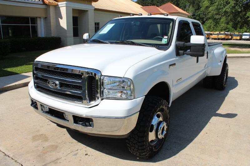 Ford F-350 SD XL Crew Cab 4WD DRW 2006