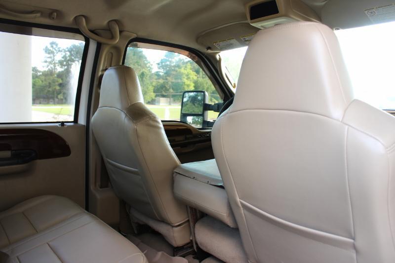 Ford F-350 SD XL Crew Cab 4WD DRW 2006