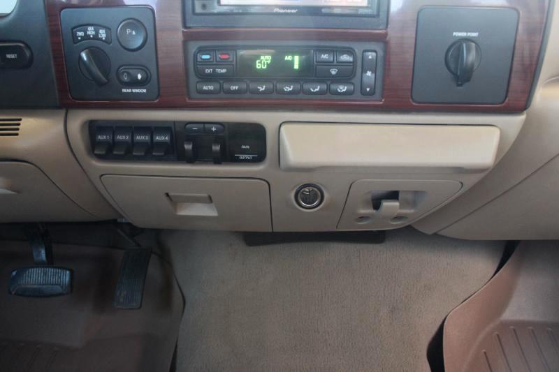 Ford F-350 SD XL Crew Cab 4WD DRW 2006