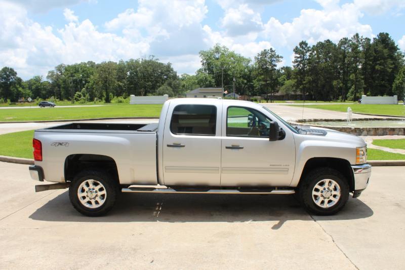 Chevrolet Silverado 2500HD LT Crew Cab Short Bed 4WD 2011