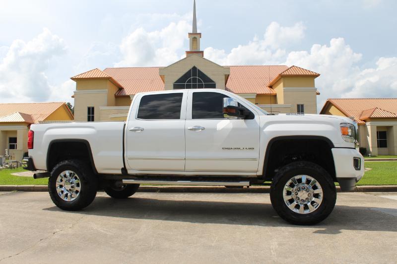 GMC Sierra 2500HD Denali Crew Cab 4WD SB 2018