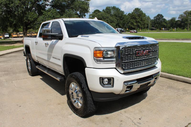 GMC Sierra 2500HD Denali Crew Cab 4WD SB 2018