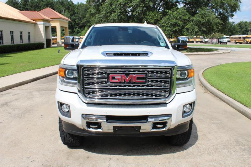 GMC Sierra 2500HD Denali Crew Cab 4WD SB 2018