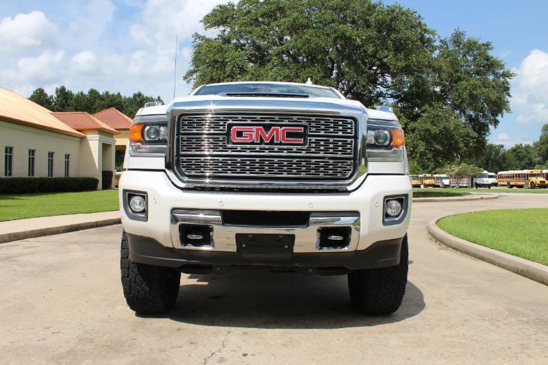 GMC Sierra 2500HD Denali Crew Cab 4WD SB 2018