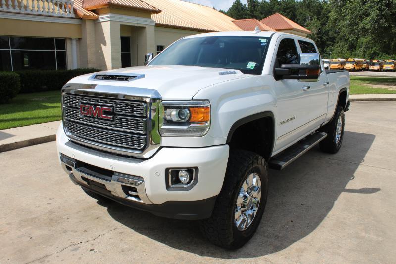 GMC Sierra 2500HD Denali Crew Cab 4WD SB 2018