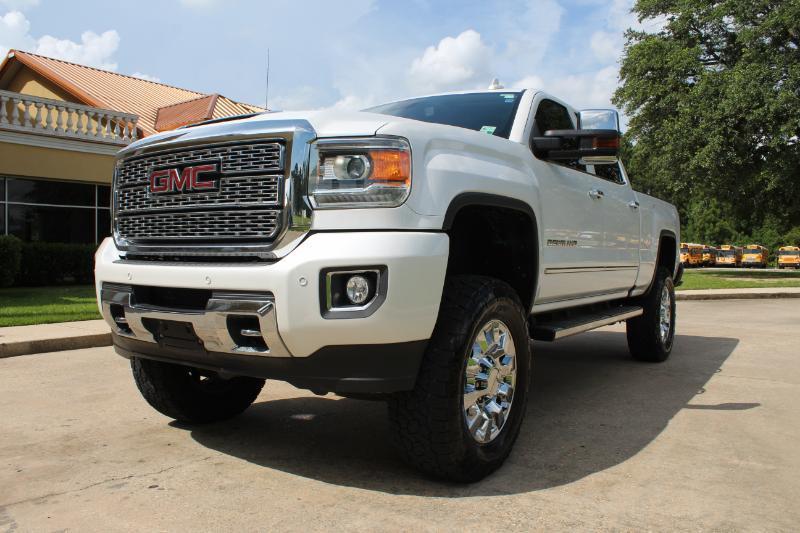 GMC Sierra 2500HD Denali Crew Cab 4WD SB 2018