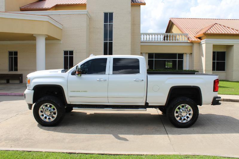 GMC Sierra 2500HD Denali Crew Cab 4WD SB 2018