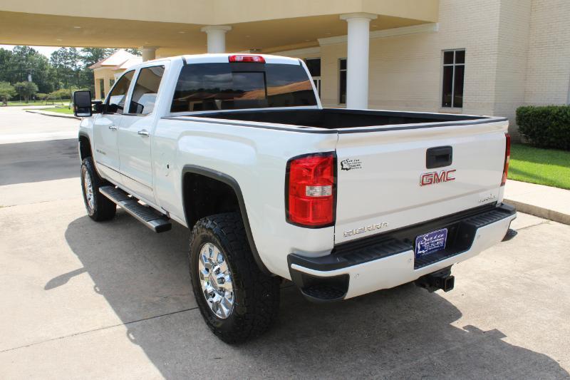 GMC Sierra 2500HD Denali Crew Cab 4WD SB 2018