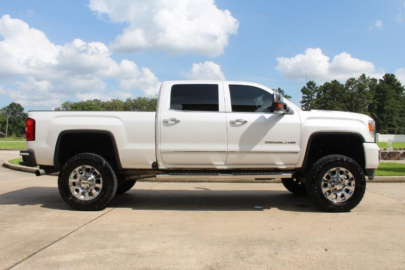 GMC Sierra 2500HD Denali Crew Cab 4WD SB 2018