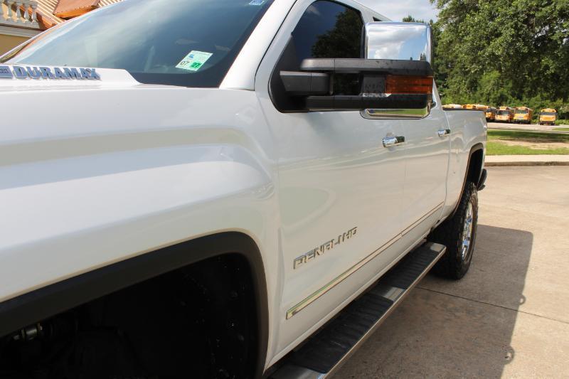 GMC Sierra 2500HD Denali Crew Cab 4WD SB 2018