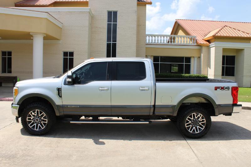 Ford F-250 SD Lariat Crew Cab 4WD 2017