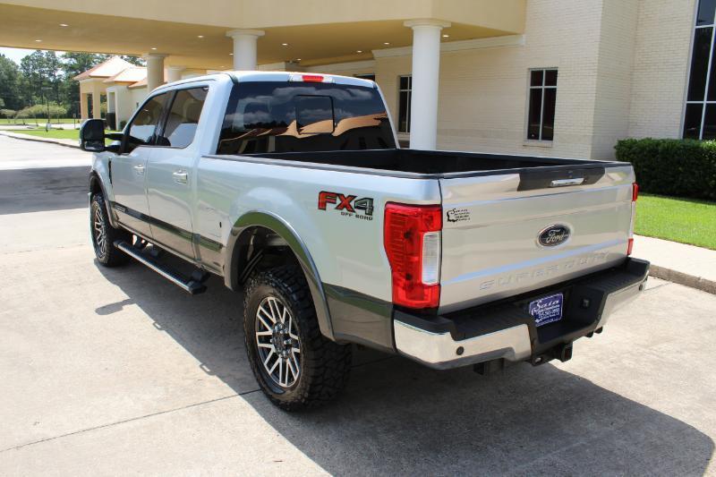 Ford F-250 SD Lariat Crew Cab 4WD 2017
