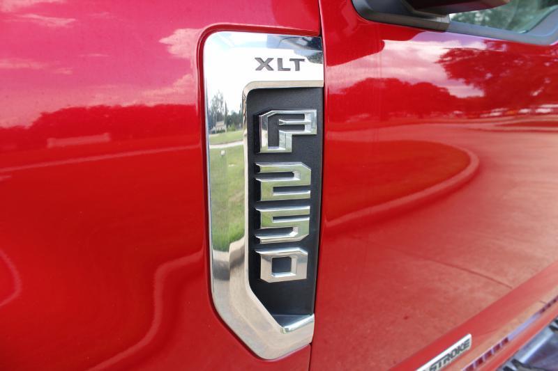 Ford F-250 SD XLT Crew Cab 4WD 2021