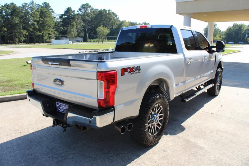 Ford F-250 SD Lariat Crew Cab 4WD 2017