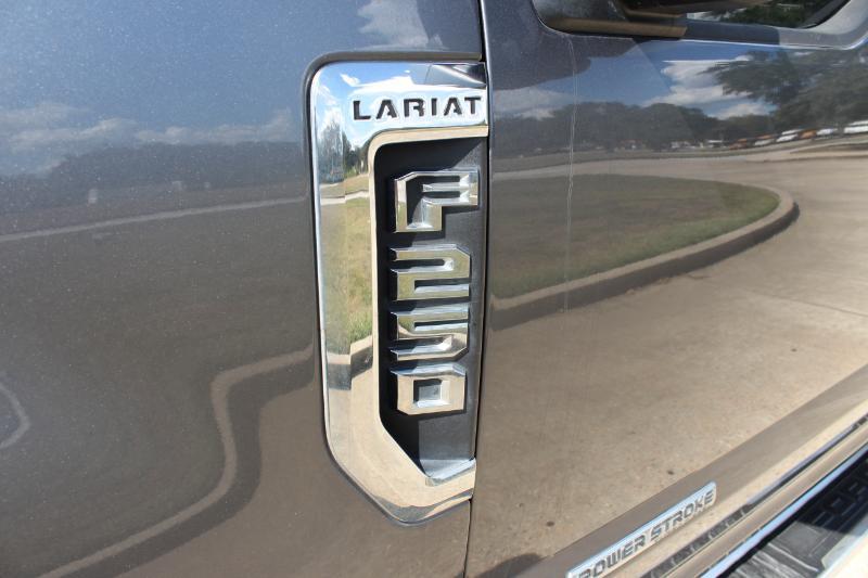 Ford F-250 SD Lariat Crew Cab 4WD 2022