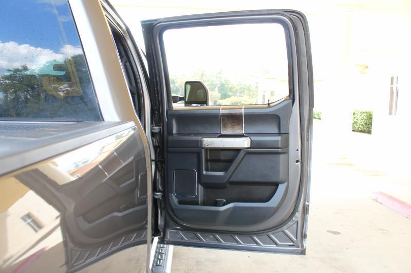 Ford F-250 SD Lariat Crew Cab 4WD 2022