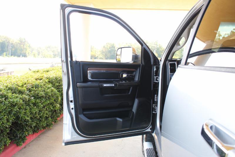 RAM 2500 Laramie Crew Cab SWB 4WD 2015