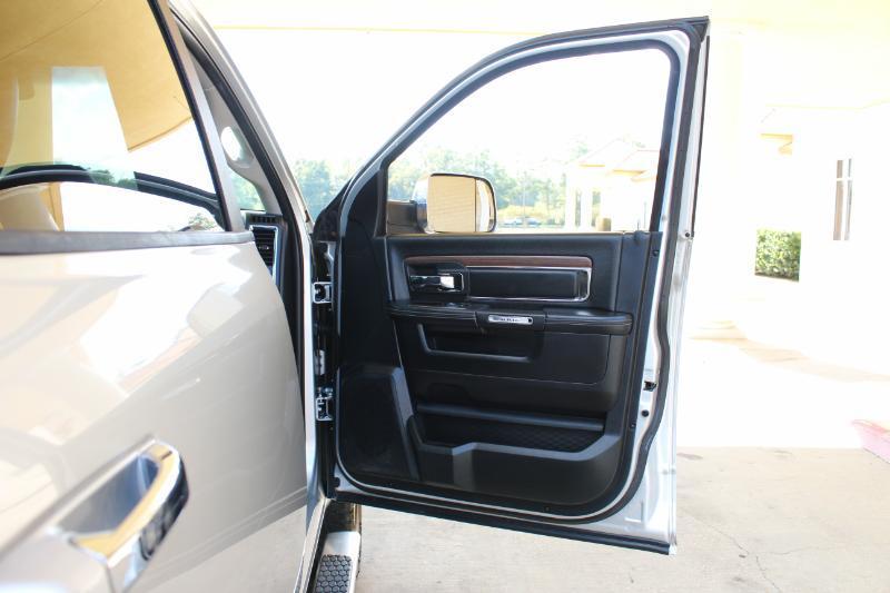RAM 2500 Laramie Crew Cab SWB 4WD 2015