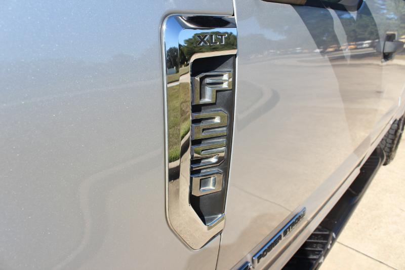 Ford F-250 SD XLT Crew Cab 4WD 2019