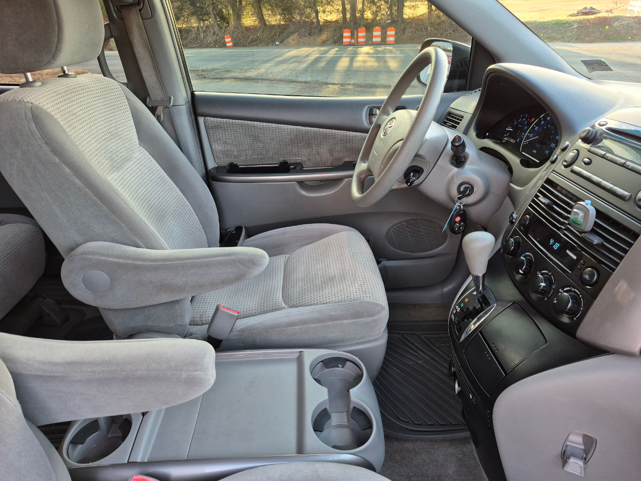 Toyota Sienna LE - 7 Passenger Seating 2010