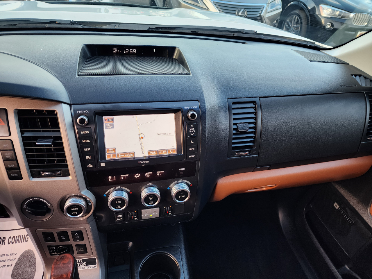 Toyota Sequoia Plantium 4WD 2013